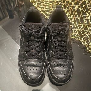 Boys Nike black shoes size 4Y